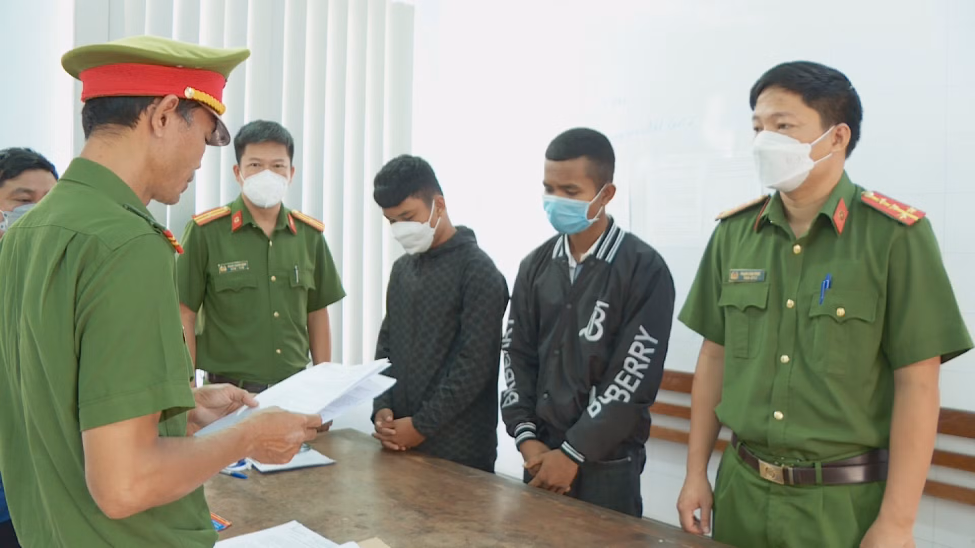 Bắt thêm 2 đối tượng trong vụ đánh người lạ vào buôn chơi -0