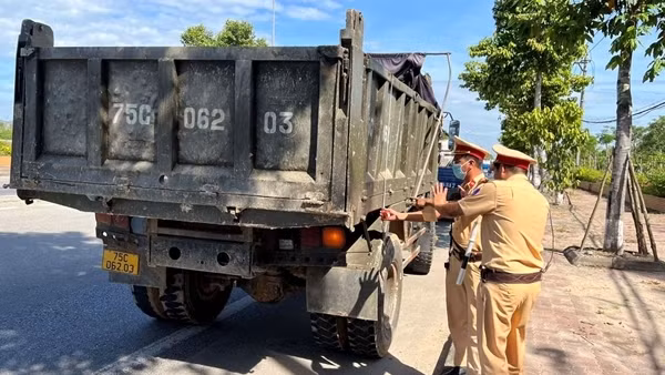 Một tháng ra quân, CSGT Thừa Thiên-Huế xử lý hàng nghìn trường hợp vi phạm