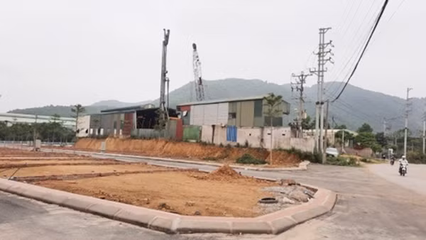 Thị trường nhà đất sau "bão": Nhiều nhà đầu tư mắc kẹt