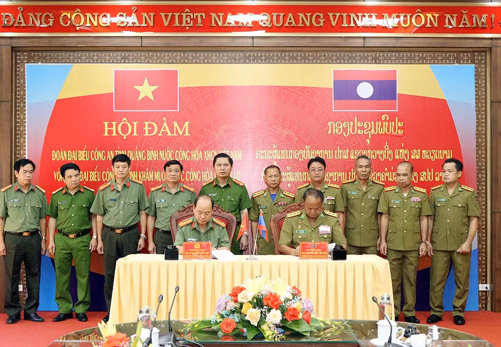 Hội đàm giữa Công an tỉnh Quảng Bình với Đoàn đại biểu Công an tỉnh Khăm Muồn -0