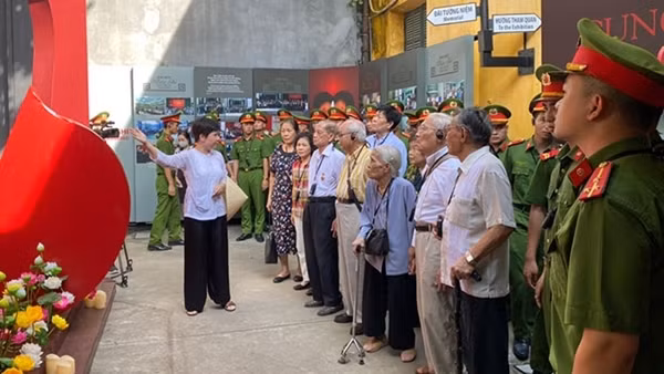 Khai mạc trưng bày “Cung trầm Tháng 7”