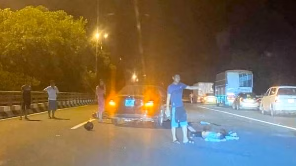 Đi xe máy vào Đại lộ Thăng Long, bị ô tô đâm tử vong