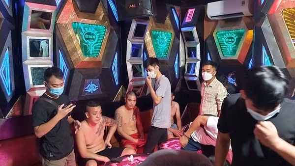 Triệt phá điểm “bay lắc” trong quán karaoke