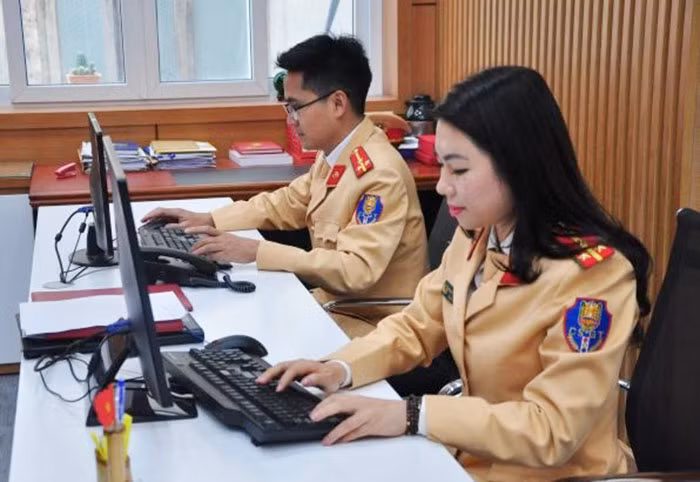 Cần mạnh tay với trò làm mập mờ biển số xe -0