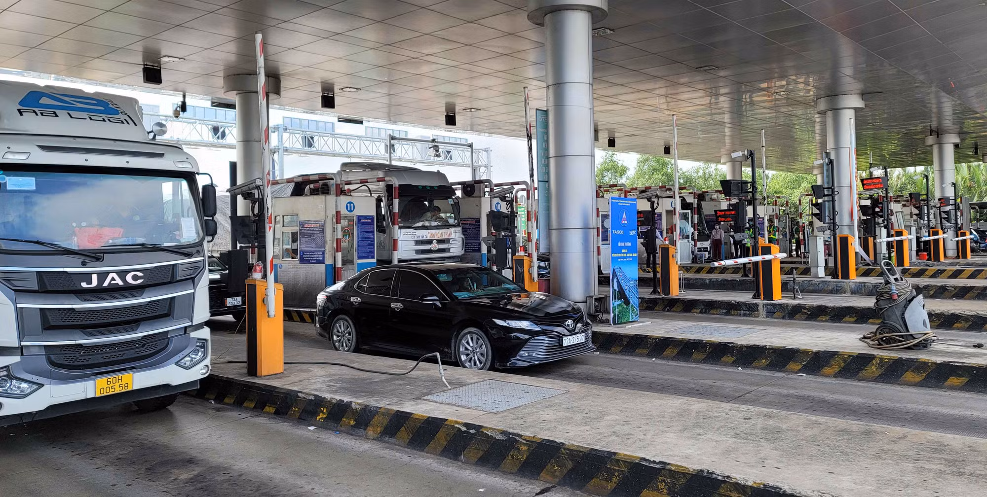 Tuyến cao tốc đầu tiên ở phía Nam triển khai thu phí tự động không dừng -0