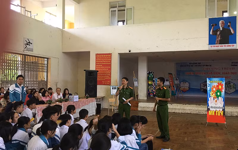 Đấu tranh với tội phạm lợi dụng không gian mạng để mua bán người -0