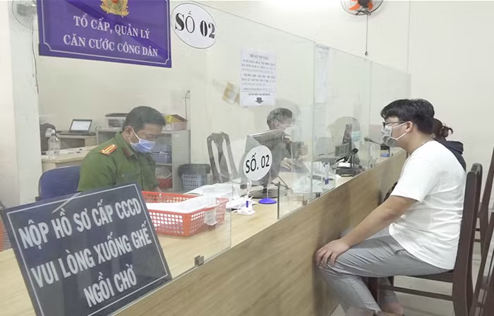 Công an quận Bình Thạnh&nbsp;quyết tâm hoàn tất công tác&nbsp;cấp CCCD gắn chip -0