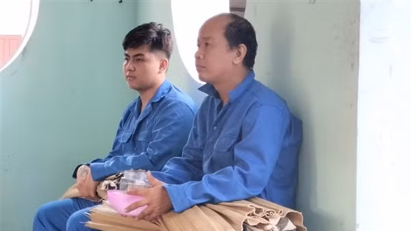 Vượt gần 600 km triệt phá “xưởng” sản xuất giấy tờ giả