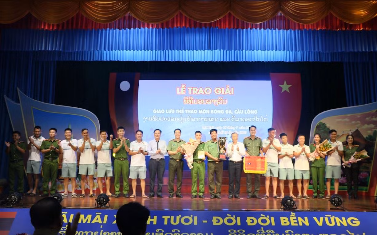Đặc sắc chương trình giao lưu văn nghệ Việt Nam - Lào -1