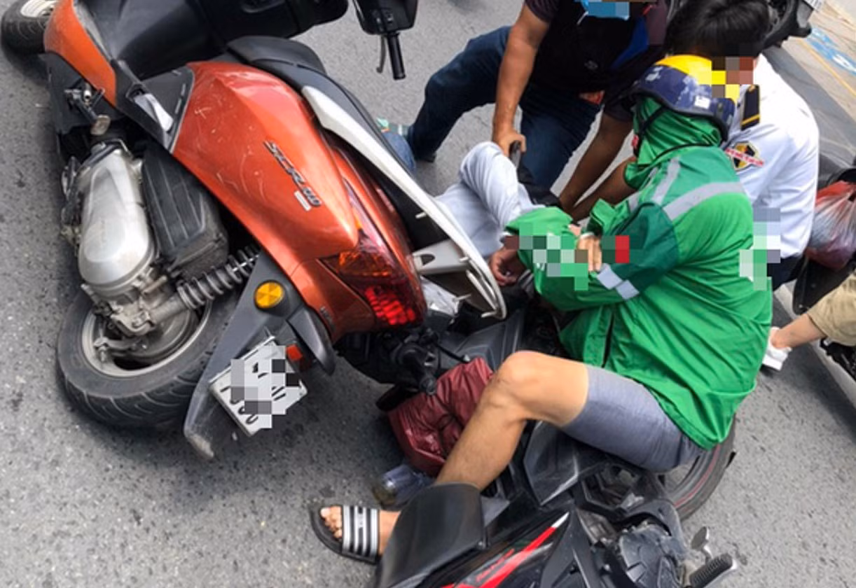 Một Cảnh sát hình sự bị thương khi khống chế đối tượng cướp giật -0