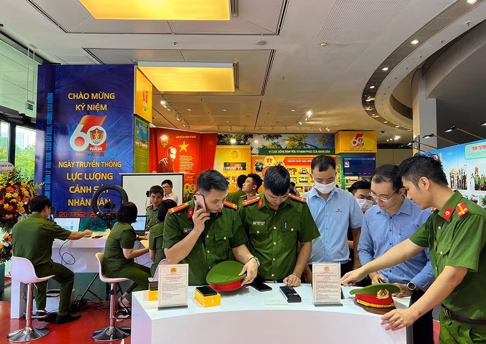 Bài 1: Ứng dụng công nghệ hiện đại vào cải cách thủ tục hành chính -0