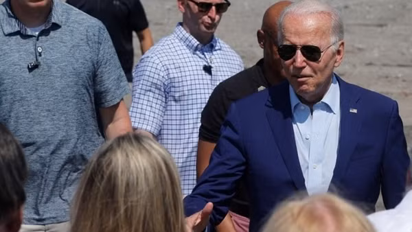 Nhiễm COVID-19, ông Biden hoãn mọi lịch trình 5 ngày