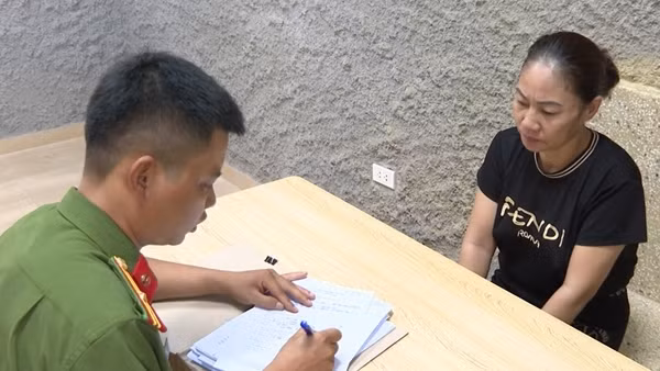 Bộ ba chuyên bán hàng trắng