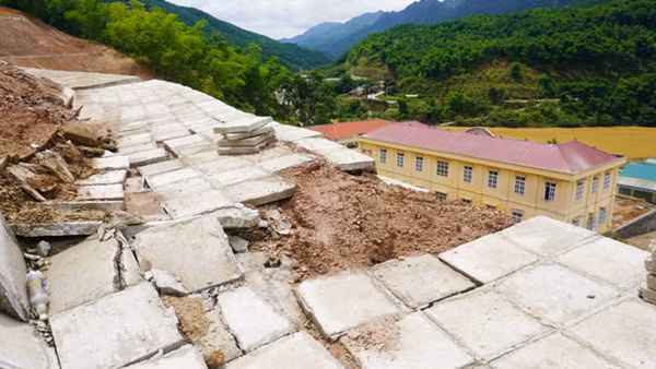 Công trình chống sạt lở gần 40 tỷ hư hỏng nặng