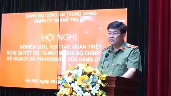 Quán triệt Nghị quyết của Bộ Chính trị về đẩy mạnh xây dựng lực lượng CAND