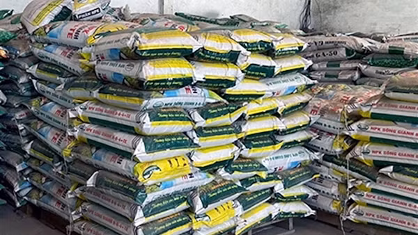 Phạt 3 hộ kinh doanh phân bón hơn 300 triệu đồng
