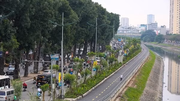 Đề xuất tạm đóng đường dành cho người đi bộ ven sông Tô Lịch