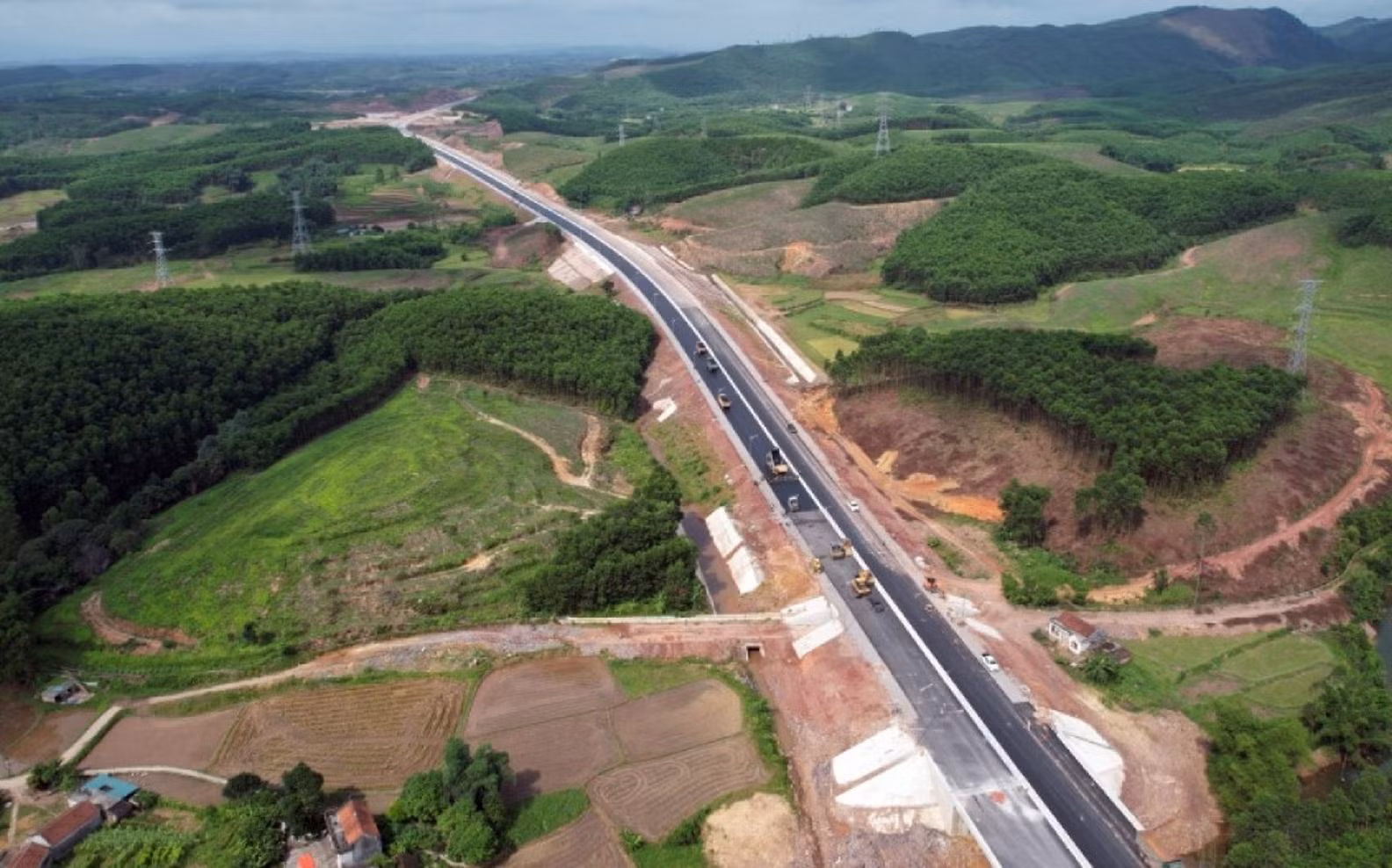 Quảng Ninh dự kiến khai thác tạm thời cao tốc Vân Đồn – Móng Cái từ 1/8 -0