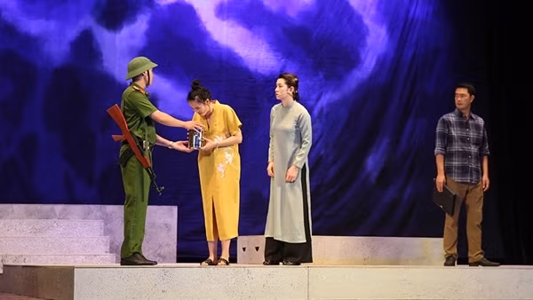 Công an tỉnh Điện Biên kỷ niệm 60 năm Ngày truyền thống lực lượng Cảnh sát Nhân dân ảnh 4
