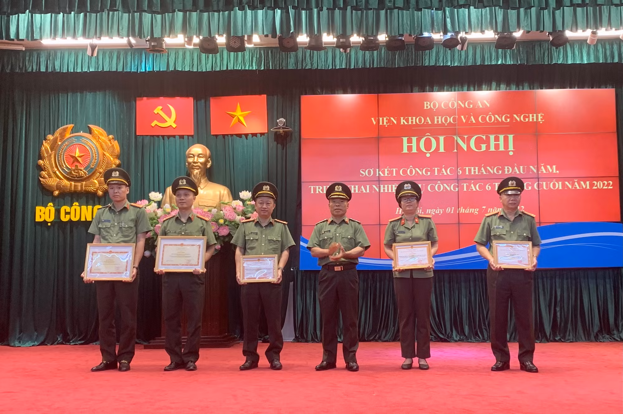Đẩy mạnh nghiên cứu,&nbsp;ứng dụng thành tựu khoa học vào công tác Công an -0