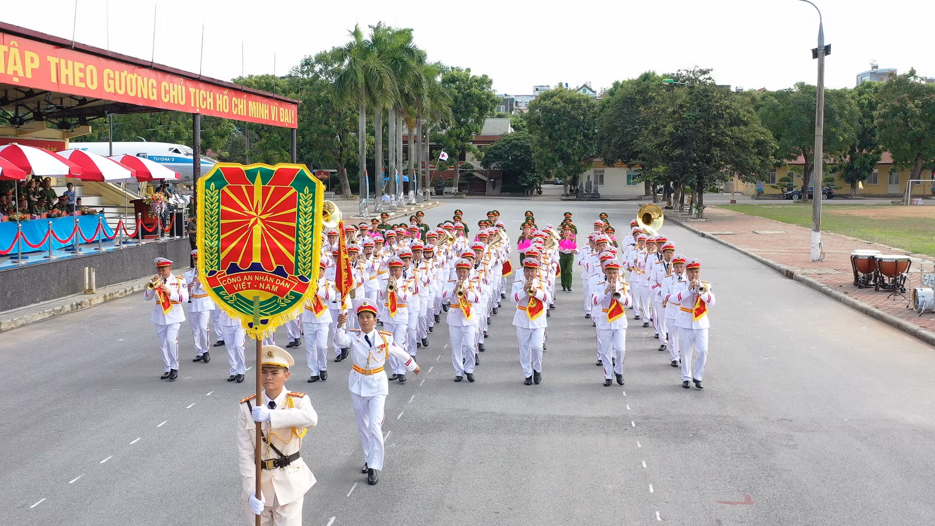 Đại tướng Tô Lâm dự tổng duyệt chương trình của Đoàn Nhạc Cảnh sát Việt Nam tại Nhạc hội Cảnh sát các nước ASEAN+ -7