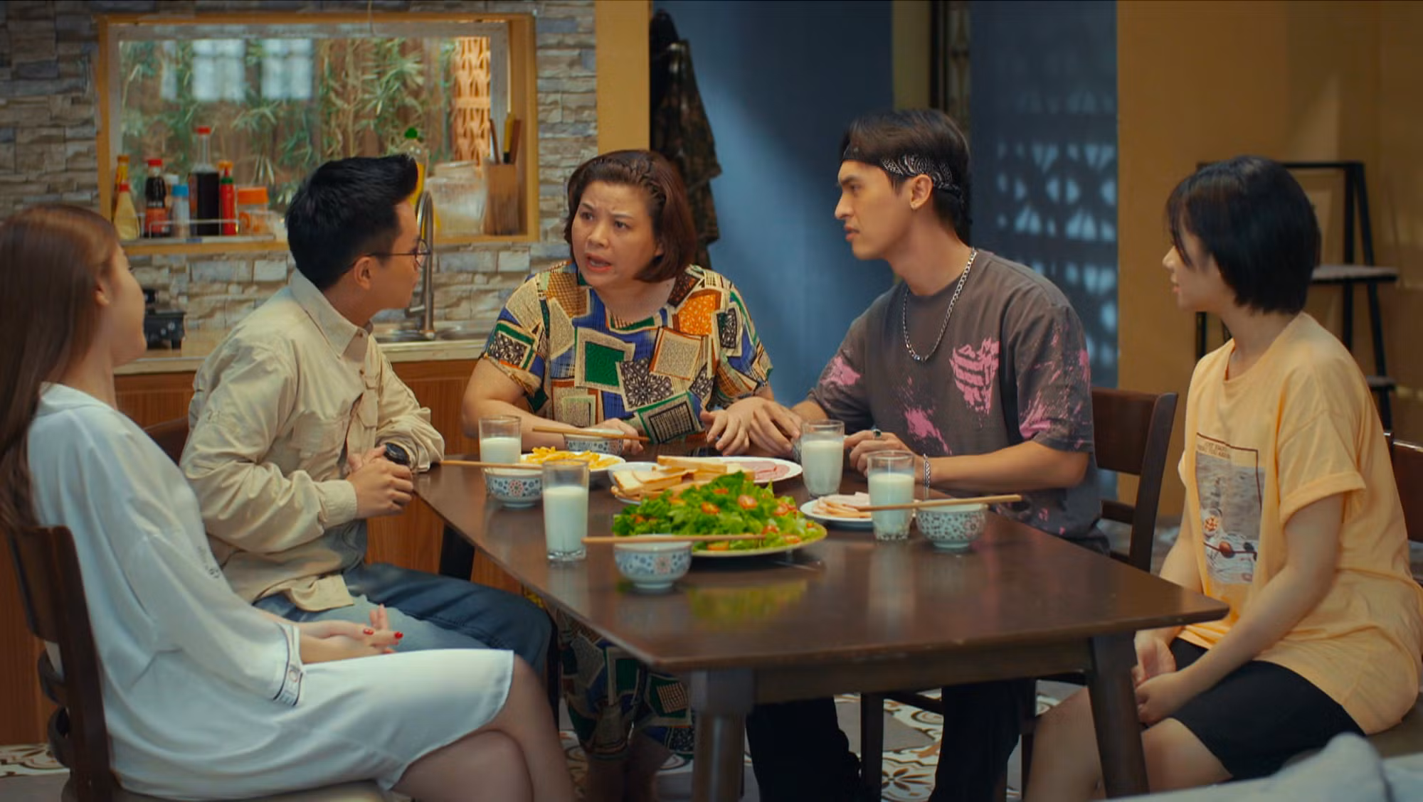 NSƯT Minh Vượng hội ngộ khán giả trong phim cho giới trẻ - “Sao phải xoắn” -0