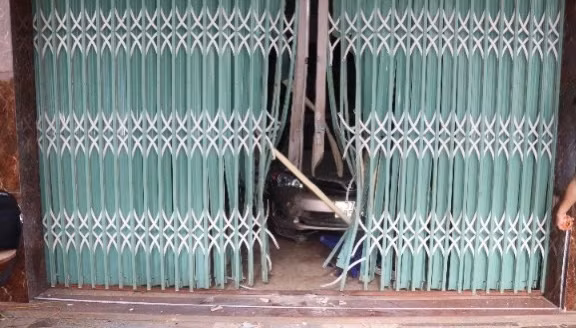 3 lần ném quả nổ để trả thù, ném nhầm nhà hàng xóm -0