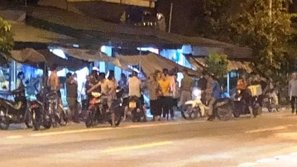 Xe máy đâm xe đẩy, 4 người thương vong