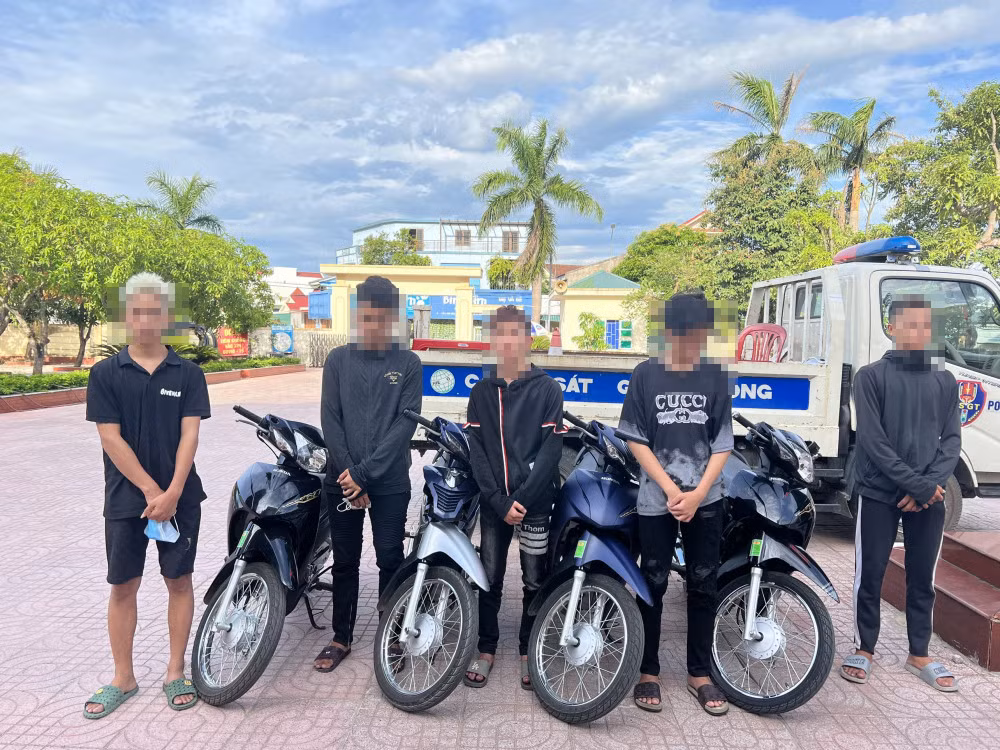 Nhóm thanh thiếu niên chuyên bốc đầu xe máy, ném đá xe khách để... tiêu khiển! -0