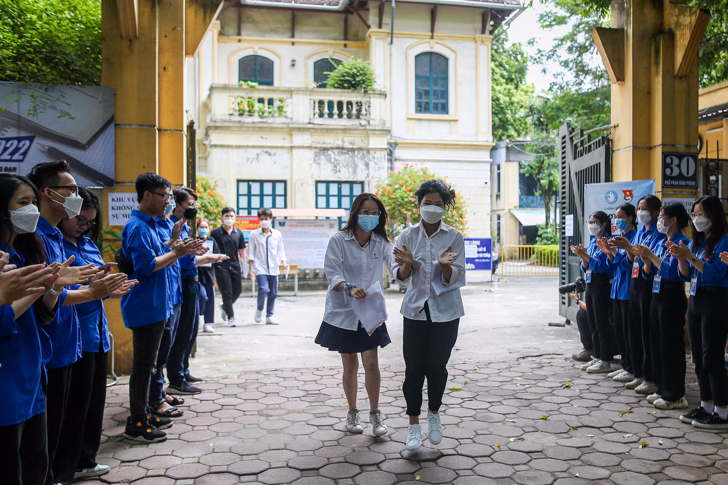 Thí sinh Hà Nội hoàn thành môn thi đầu tiên -2