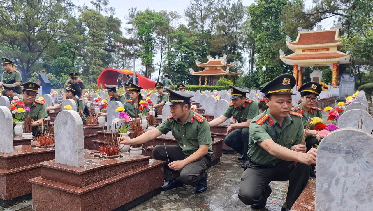 Cục Pháp chế và cải cách hành chính, tư pháp về nguồn tại Quảng Trị -1