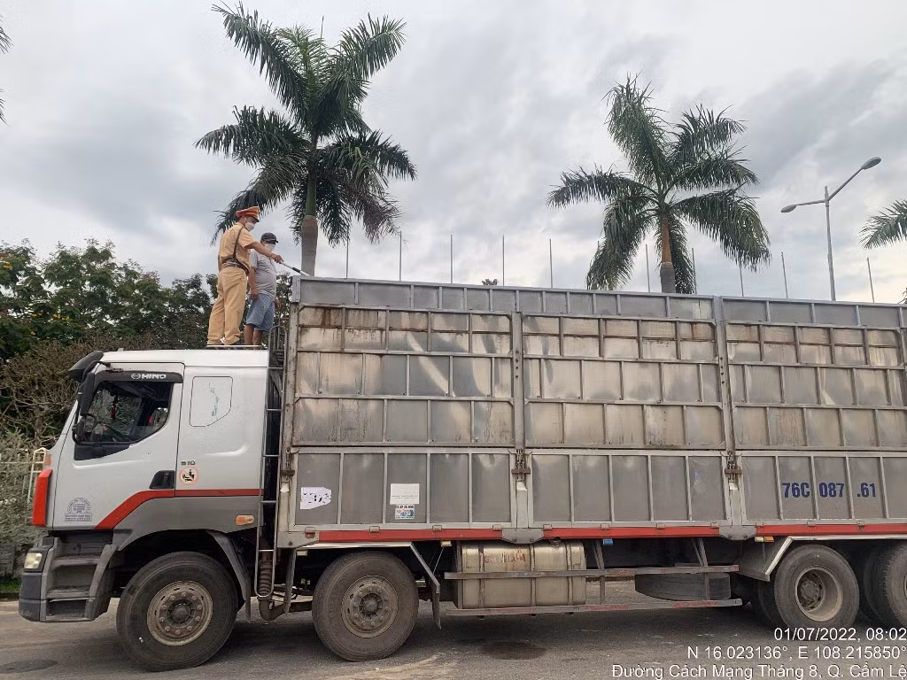 Đà Nẵng: Cương quyết xử lý tình trạng xe cơi nới, quá khổ, quá tải -1