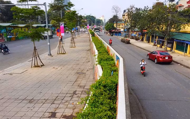 mo-rong-nhieu-tuyen-duong-ket-noi-khu-vuc-ngoai-de-song-hong-voi-trung-tam-ha-noi-29-.4901.jpg -0