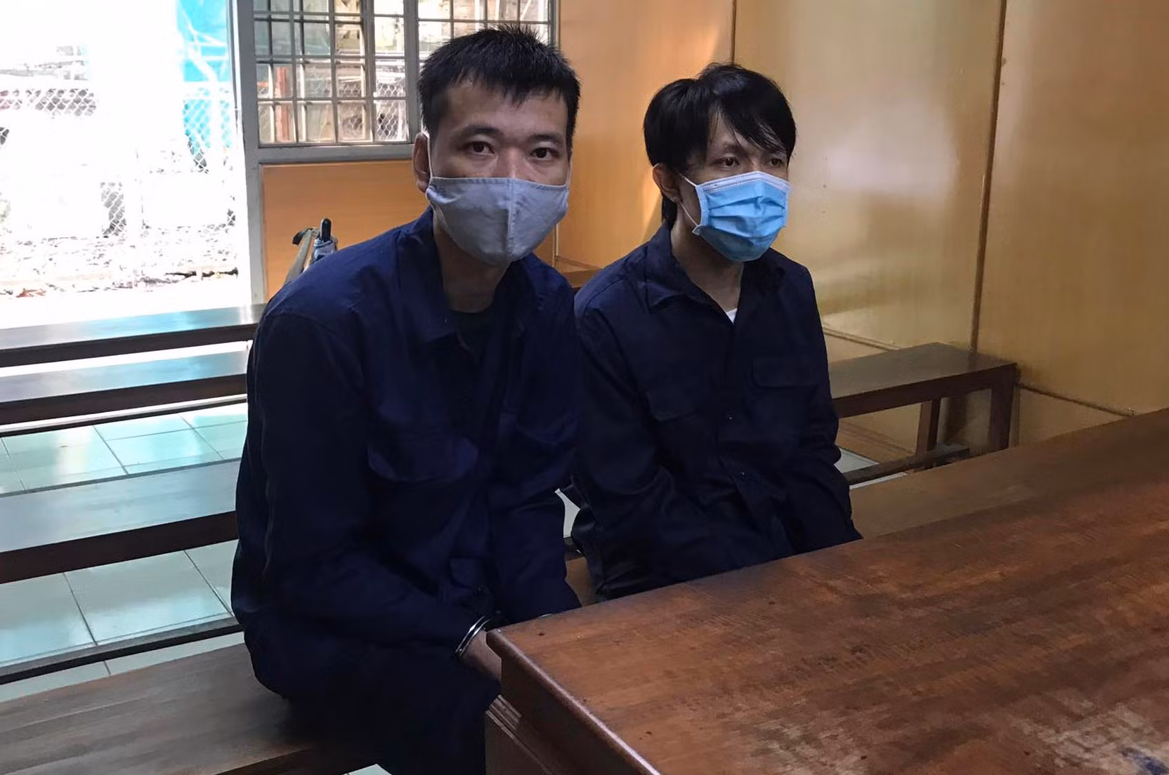 Mua bán ma túy, hai thanh niên lãnh 32 năm tù -0