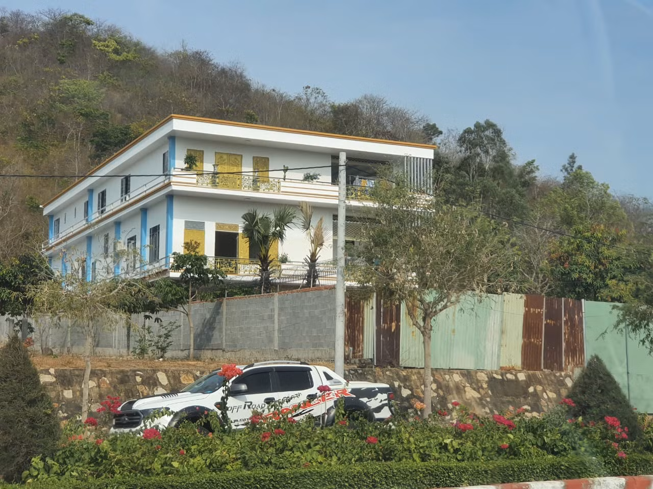 Biệt thự “khủng” mọc trên đất quy hoạch -0