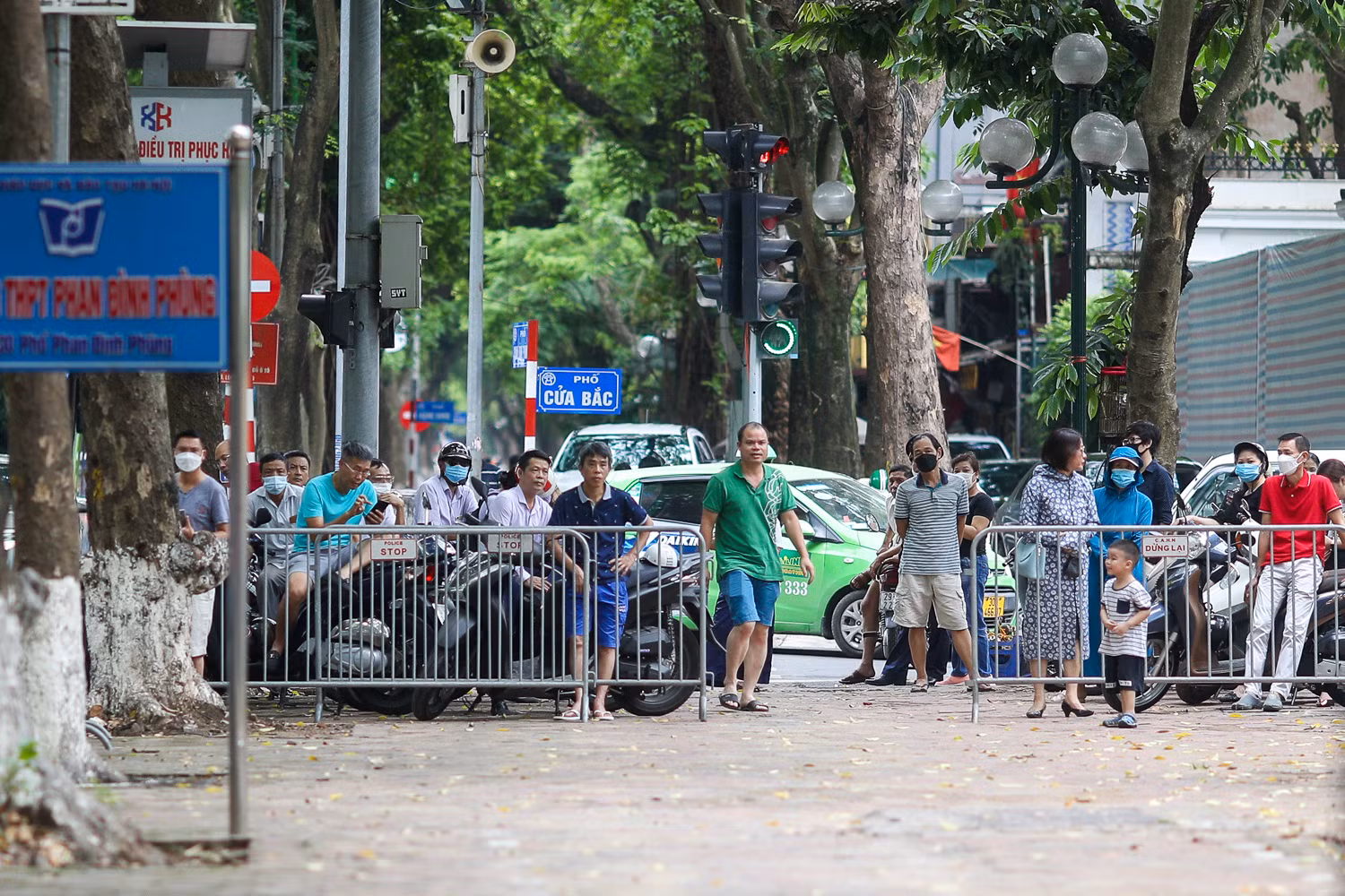 Thí sinh Hà Nội hoàn thành môn thi đầu tiên -2