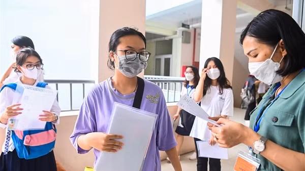 Sĩ tử tự tin bước vào môn thi tốt nghiệp THPT đầu tiên ảnh 6