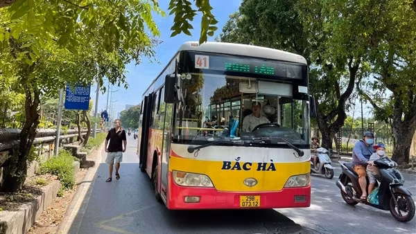 Làm gì để xe buýt thực sự là lựa chọn của người dân? ảnh 2