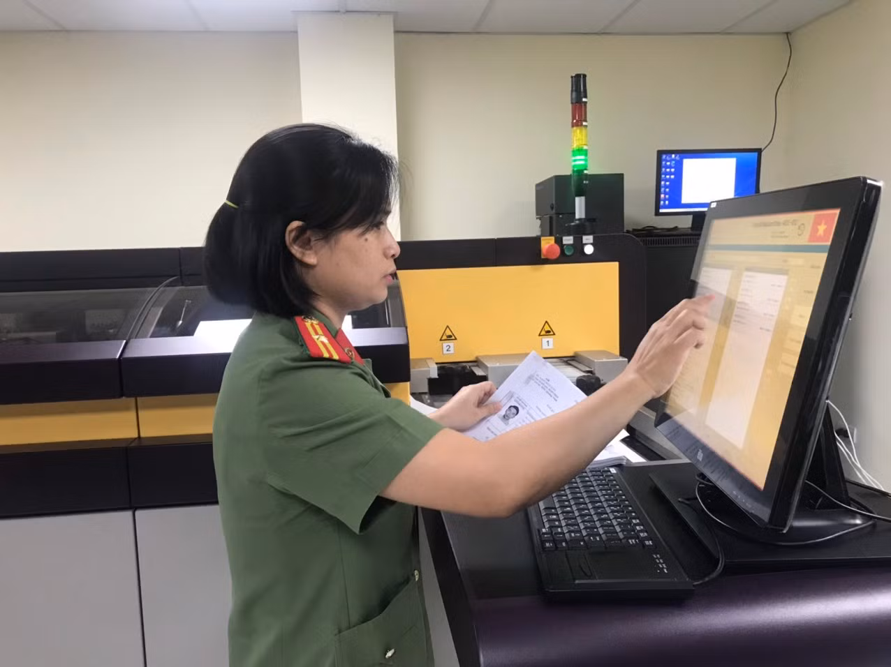 Hộ chiếu phổ thông mẫu mới khác với hộ chiếu phổ thông mẫu cũ như thế nào? -0