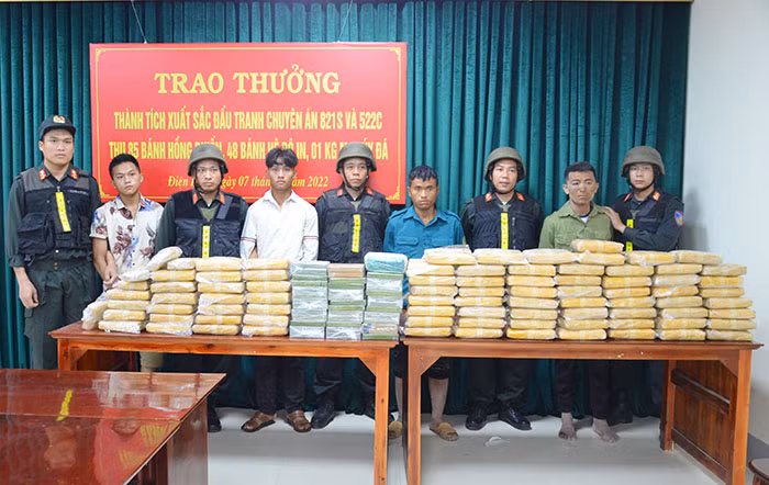 Ngược ngàn đưa “ông trùm” về quy án -0