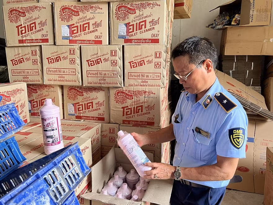 Phát hiện cơ sở bày bán, sản xuất hàng hóa có dấu hiệu giả mạo nhãn hiệu -0