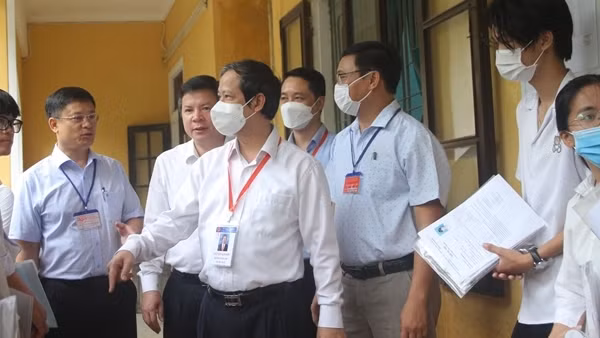 Hơn 1.000 tình nguyện viên Thừa Thiên Huế tiếp sức mùa thi ảnh 4
