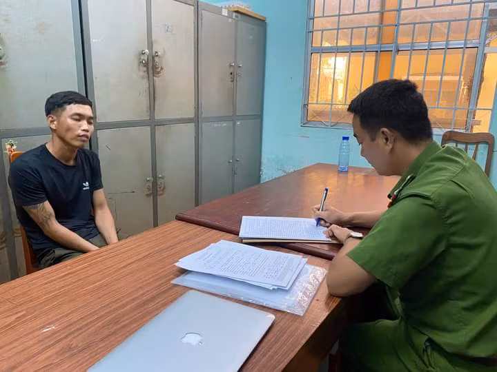  Đi tuần tra, bắt giữ hai đối tượng gây ra nhiều vụ trộm -0