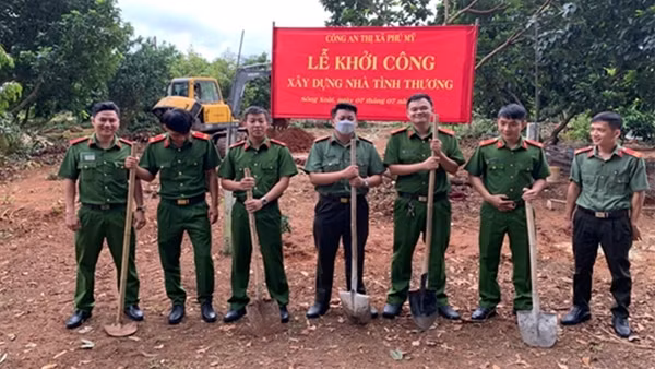 Xây nhà tình thương - đượm tình đồng đội