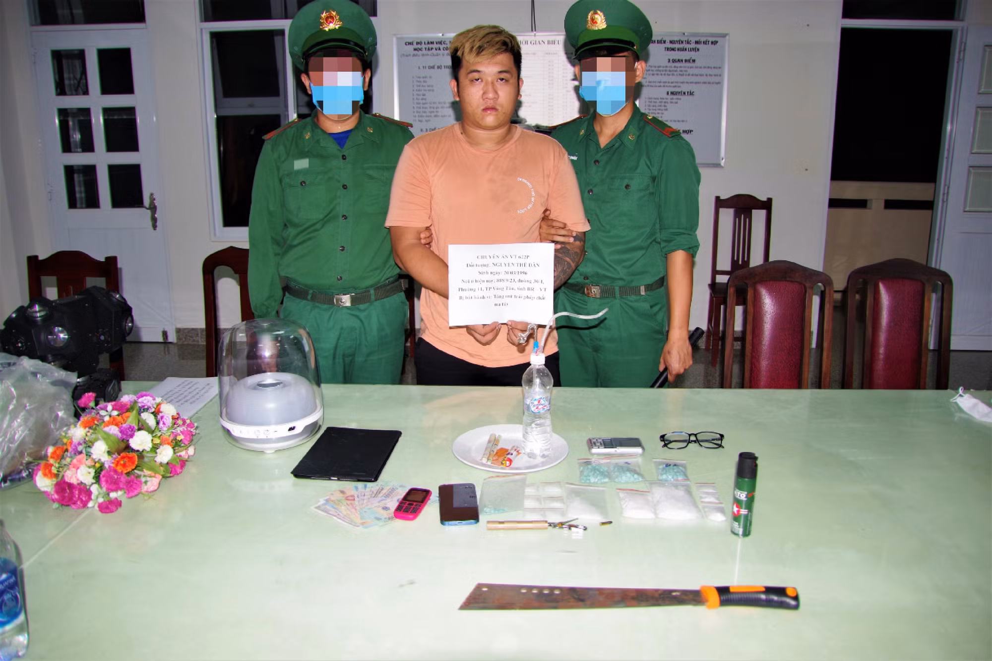 Triệt phá thành công chuyên án, thu giữ súng bút và nhiều ma túy -0