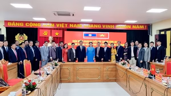Đoàn đại biểu Bộ Công an Lào thăm và làm việc tại Học viện Chính trị CAND