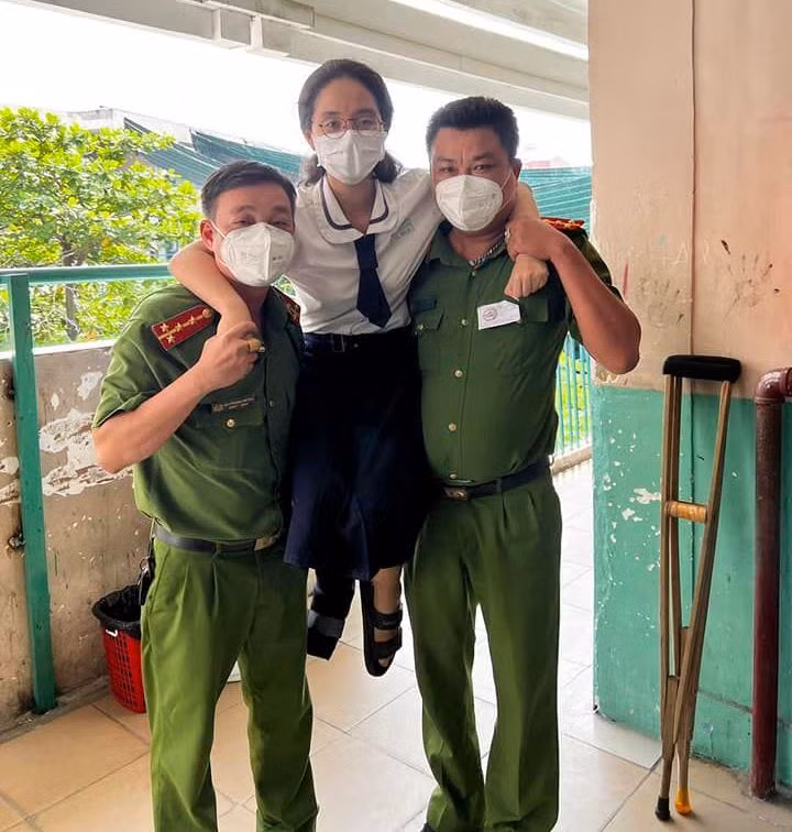 Công an TP Hồ Chí Minh đảm bảo ANTT, hết lòng hỗ trợ thí sinh thi tốt nghiệp THPT -0