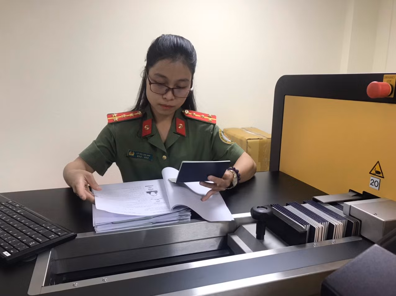 Hộ chiếu phổ thông mẫu mới khác với hộ chiếu phổ thông mẫu cũ như thế nào? -0