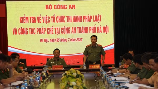 Kiểm tra việc tổ chức thi hành pháp luật và công tác pháp chế tại Công an TP Hà Nội
