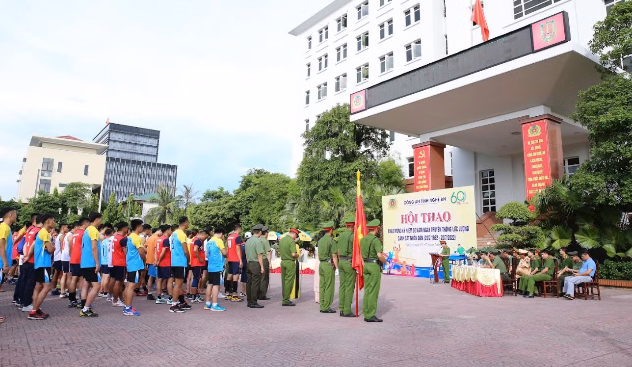 Khai mạc Hội thao kỷ niệm 60 năm Ngày truyền thống lực lượng CSND -1